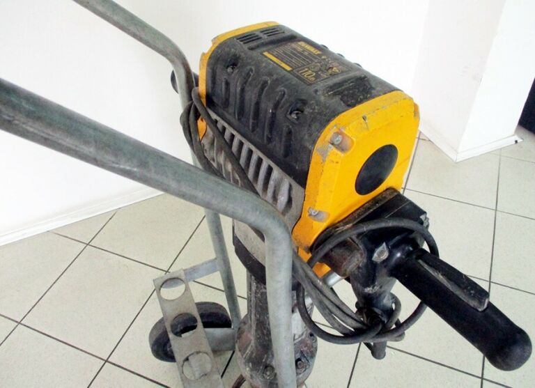 MŁOT WYBURZENIOWY DEWALT D25980-QS ODBIÓR OSOBIST