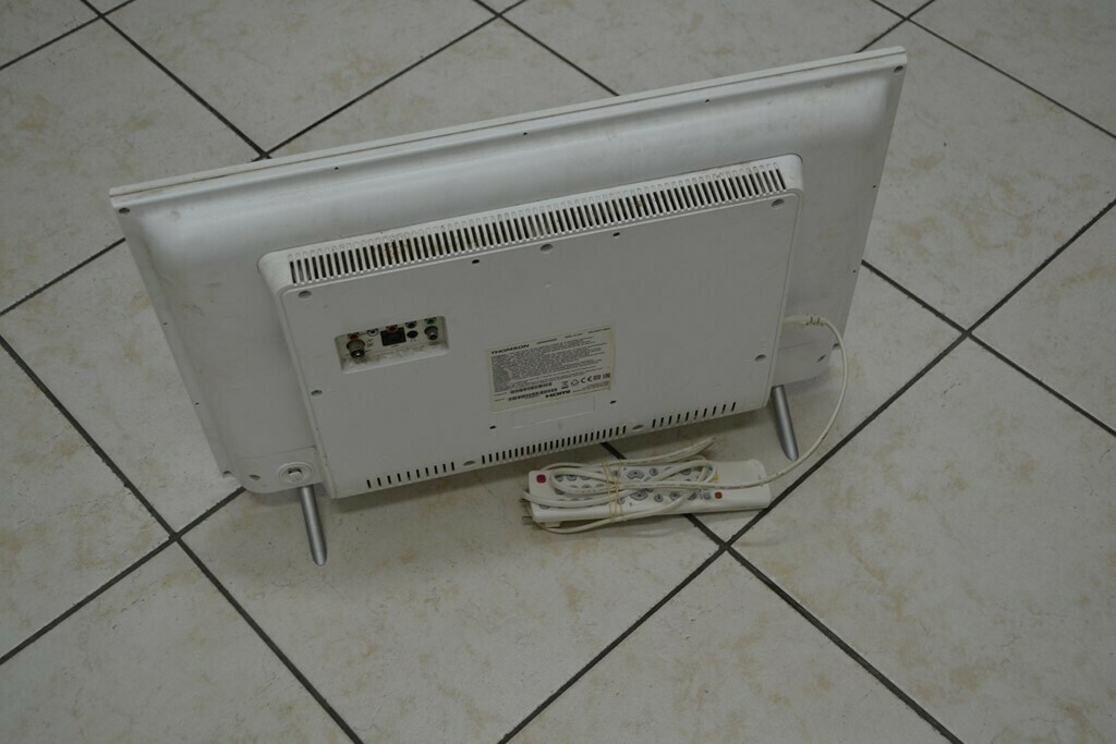 telewizor-thomson-22-cale-okazja-delikatna-wada-marka-thomson