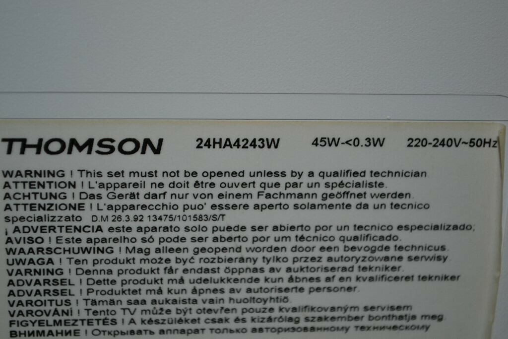 telewizor-thomson-22-cale-okazja-delikatna-wada-model-24ha4243w