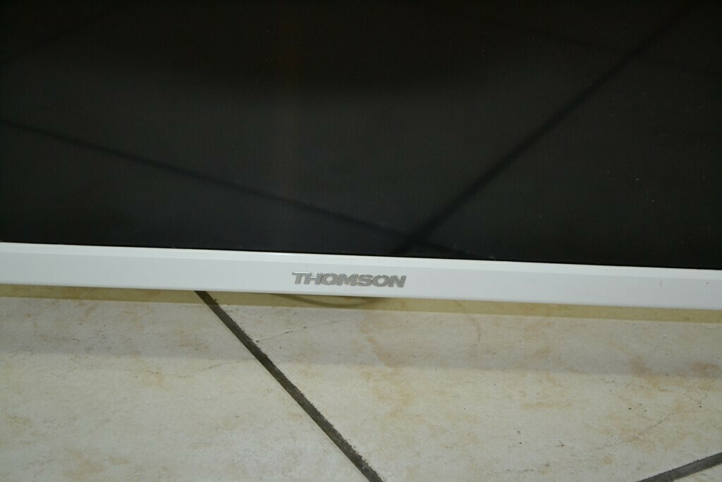 telewizor-thomson-22-cale-okazja-delikatna-wada-stan-uzywany