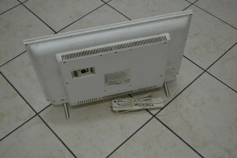 telewizor-thomson-22-cale-okazja-delikatna-wada-marka-thomson