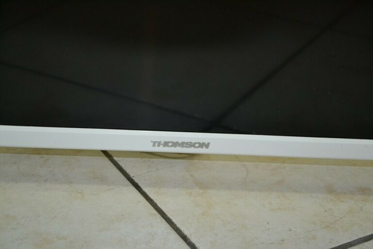 telewizor-thomson-22-cale-okazja-delikatna-wada-stan-uzywany