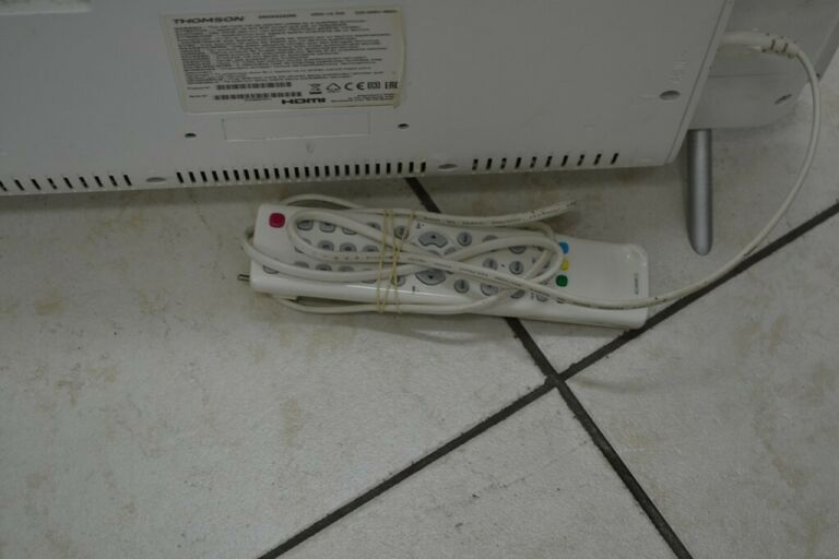 telewizor-thomson-22-cale-okazja-delikatna-wada-kod-producenta-123