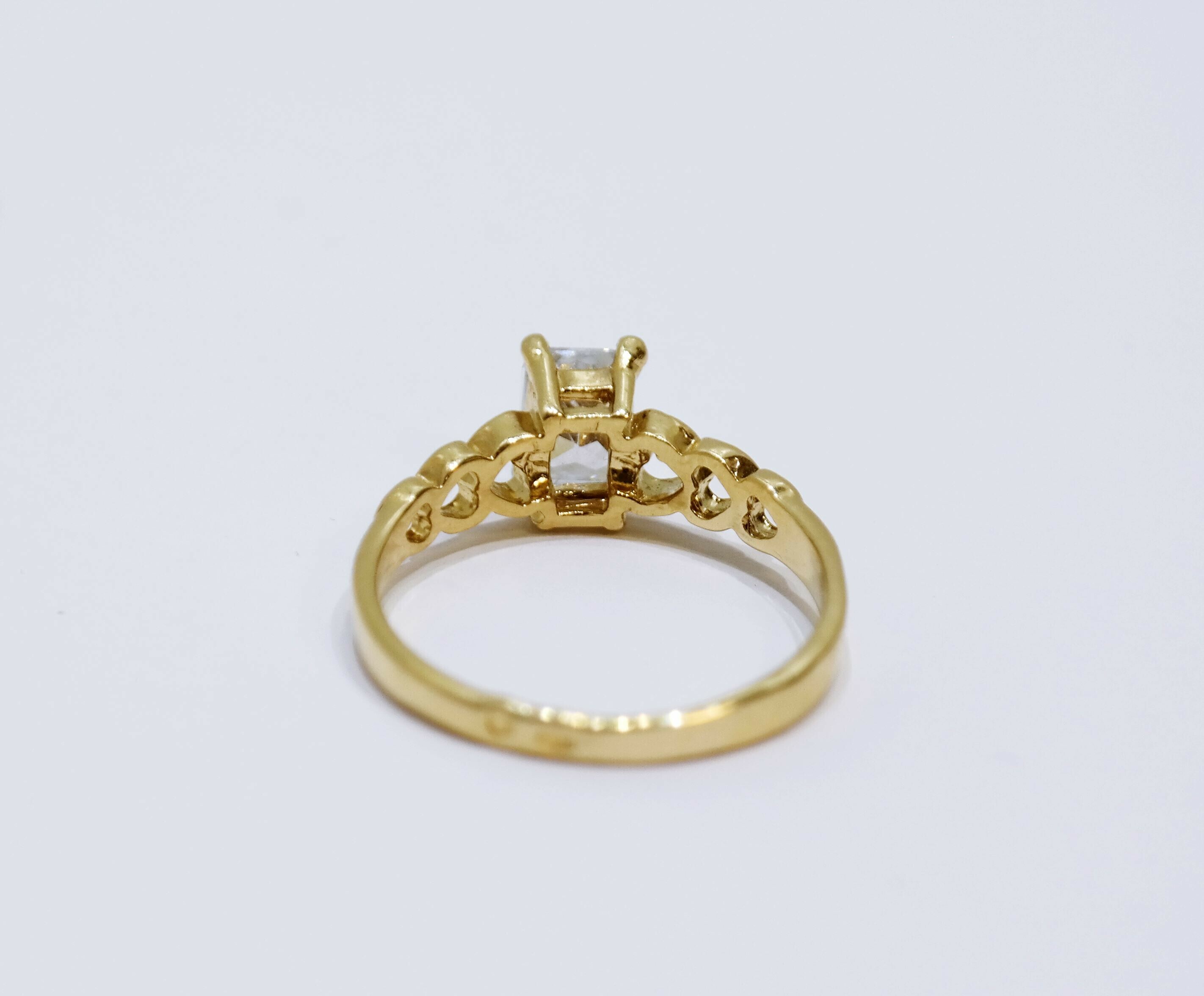 zloty-pierscionek-z-cyrkonia-r19-585-14k-material-15835-2