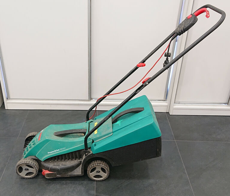 KOSIARKA ELEKTRYCZNA BOSCH ROTAK 32R NA CZĘŚCI!!!