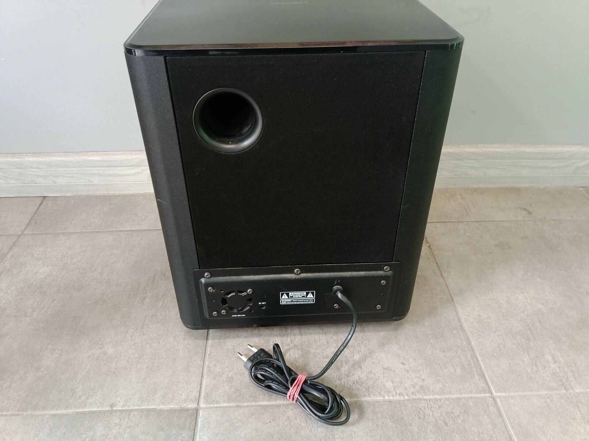 soundbar-samsung-subwoofer-ht-ws1-z-pilotem-opis-kod-producenta-0000