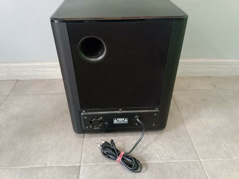 soundbar-samsung-subwoofer-ht-ws1-z-pilotem-opis-kod-producenta-0000