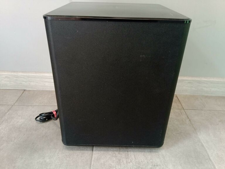 soundbar-samsung-subwoofer-ht-ws1-z-pilotem-opis-ean-4016138736915