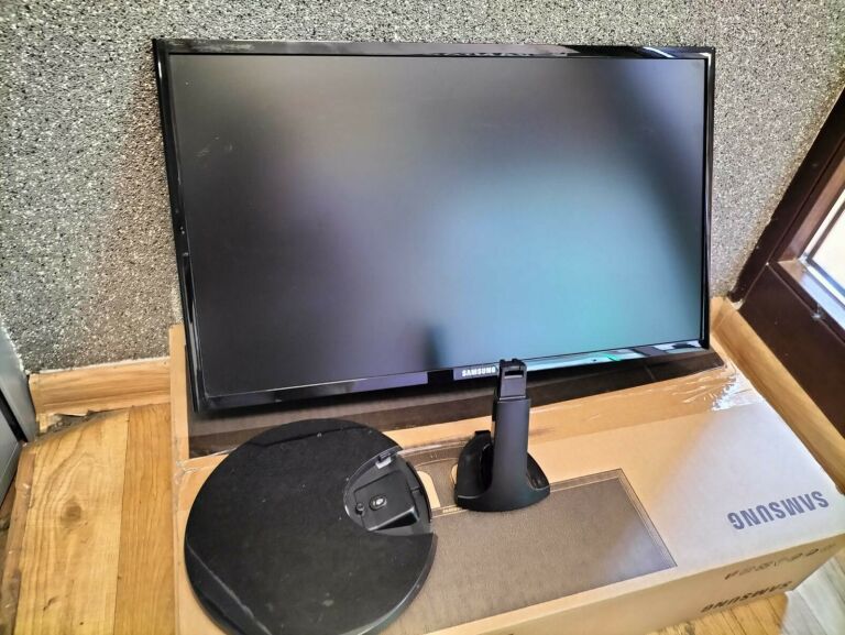 MONITOR SAMSUNG SF354 24 CALE KOMPLET