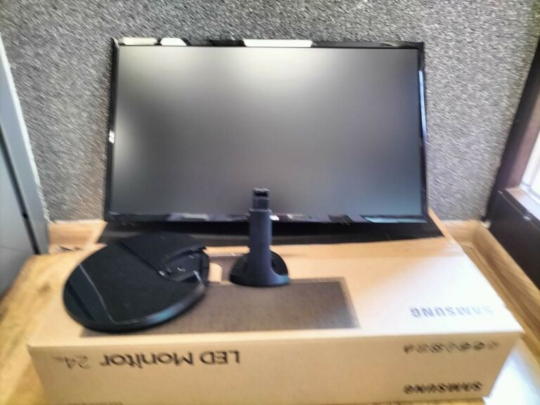 MONITOR SAMSUNG SF354 24 CALE KOMPLET