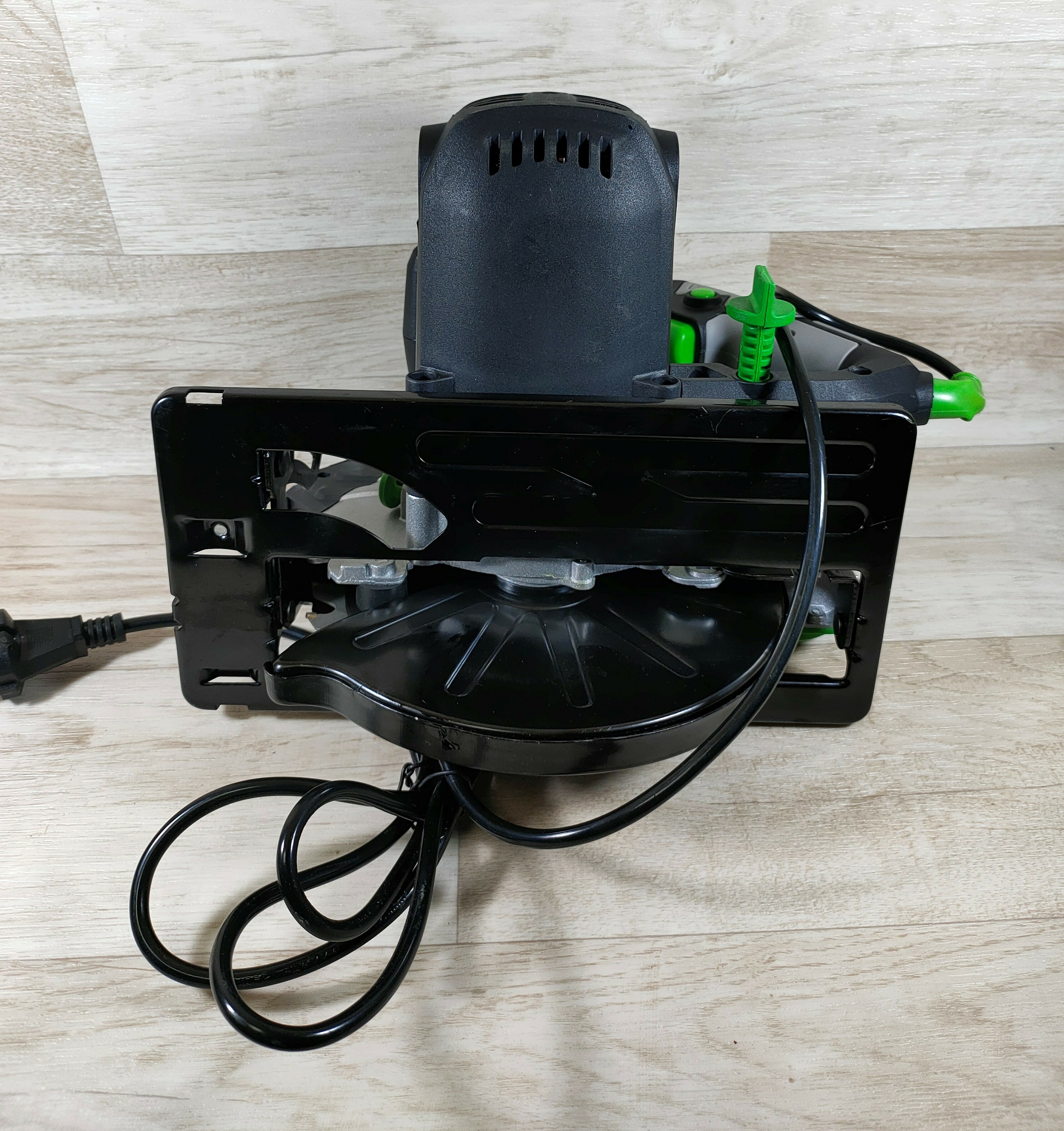 pilarka-tarczowa-z-laserem-niteo-1200w-marka-niteo-tools