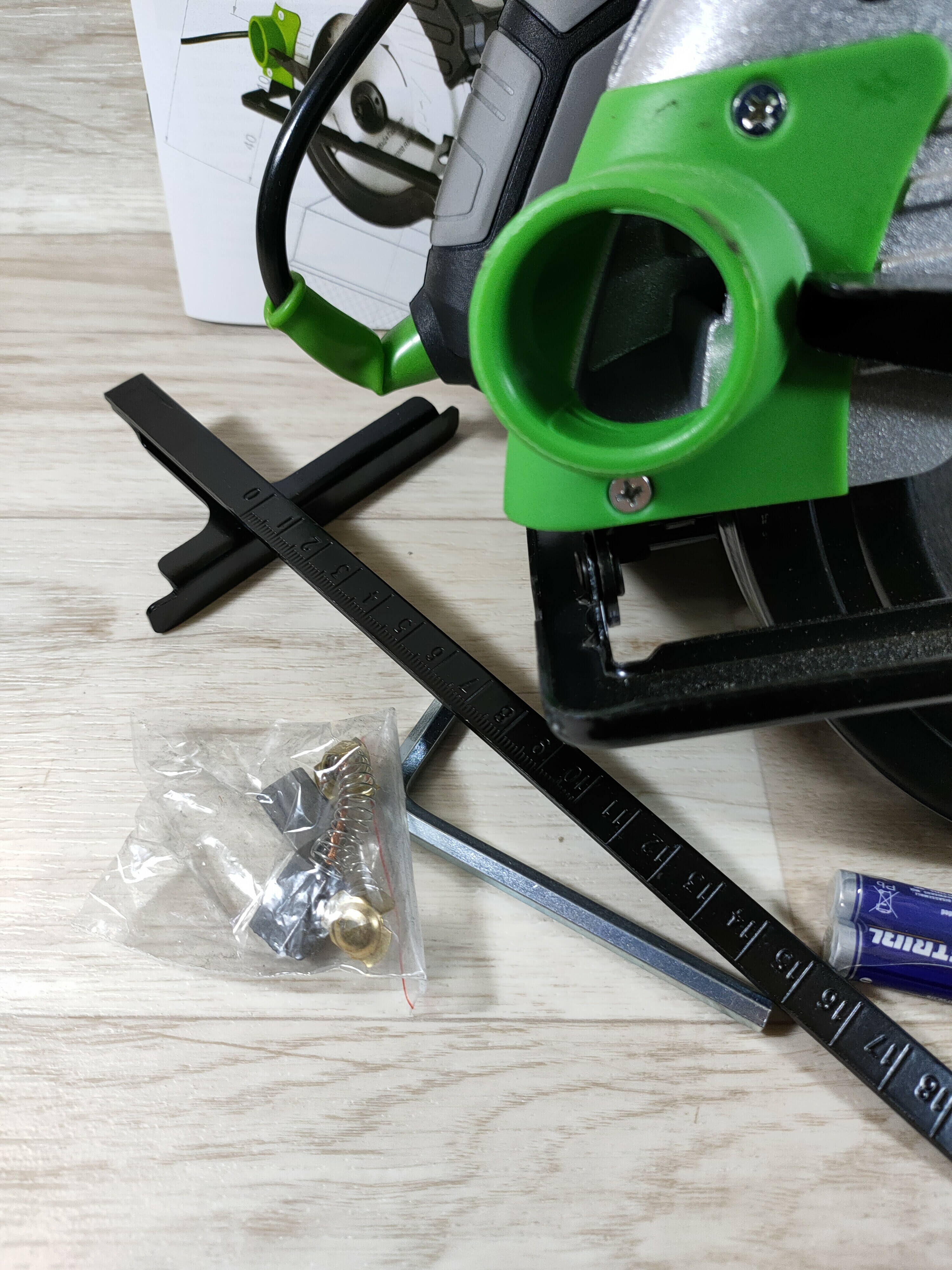 pilarka-tarczowa-z-laserem-niteo-1200w-kod-produktu-210424001