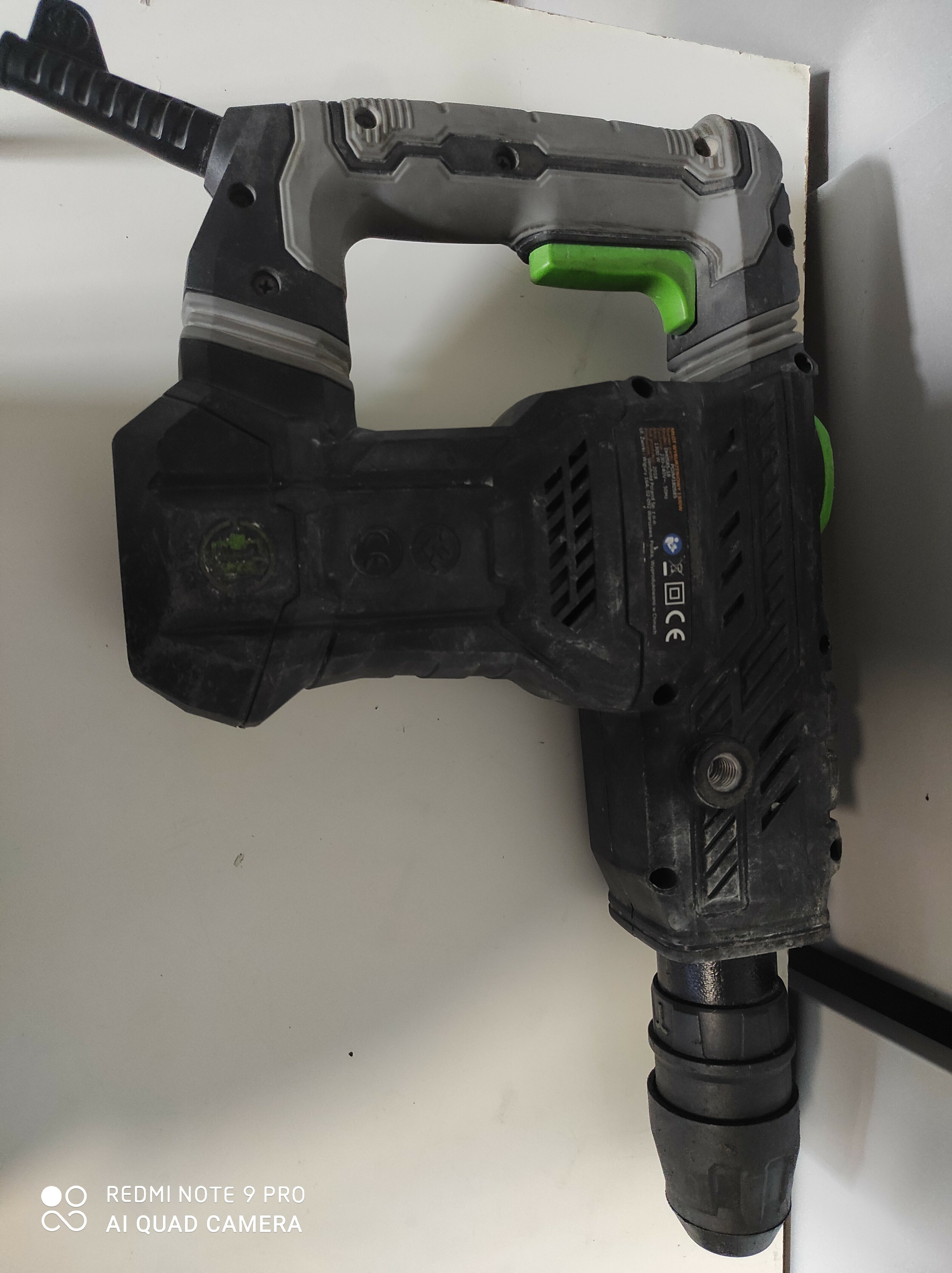 mlot-wyburzeniowy-niteo-tools-1300w-walizka-marka-niteo-tools