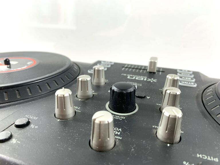 KONTROLER DJ KONSOLA MIKSER ION DISCOVER DJ
