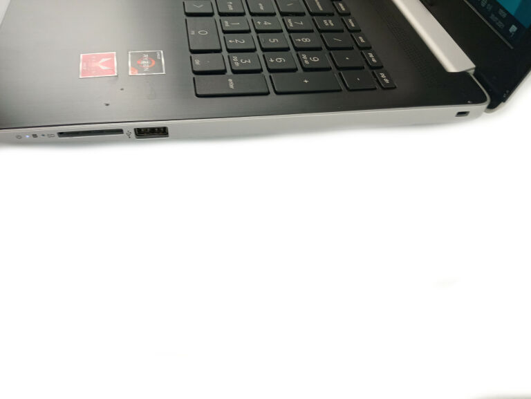 HP 15-DB1066NW RYZEN 7 3700U 16GB RAM 512GB SSD