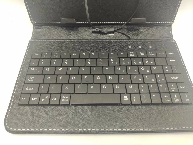 etui-z-klawiatura-do-tabletu-7-madera-typ-klawiatura