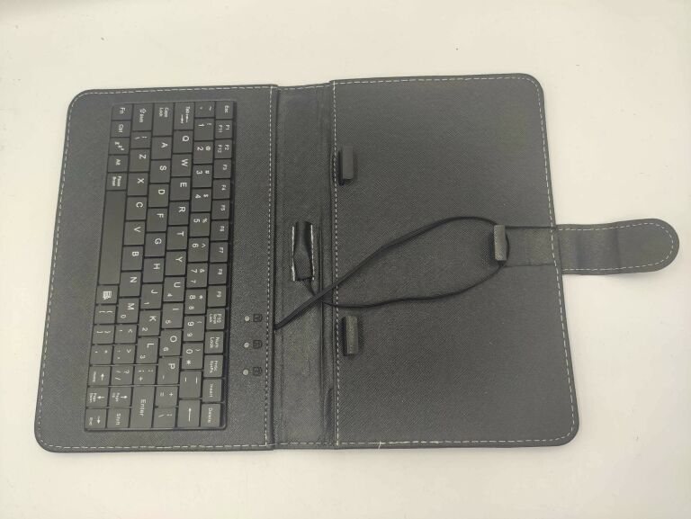 etui-z-klawiatura-do-tabletu-7-madera-stan-uzywany
