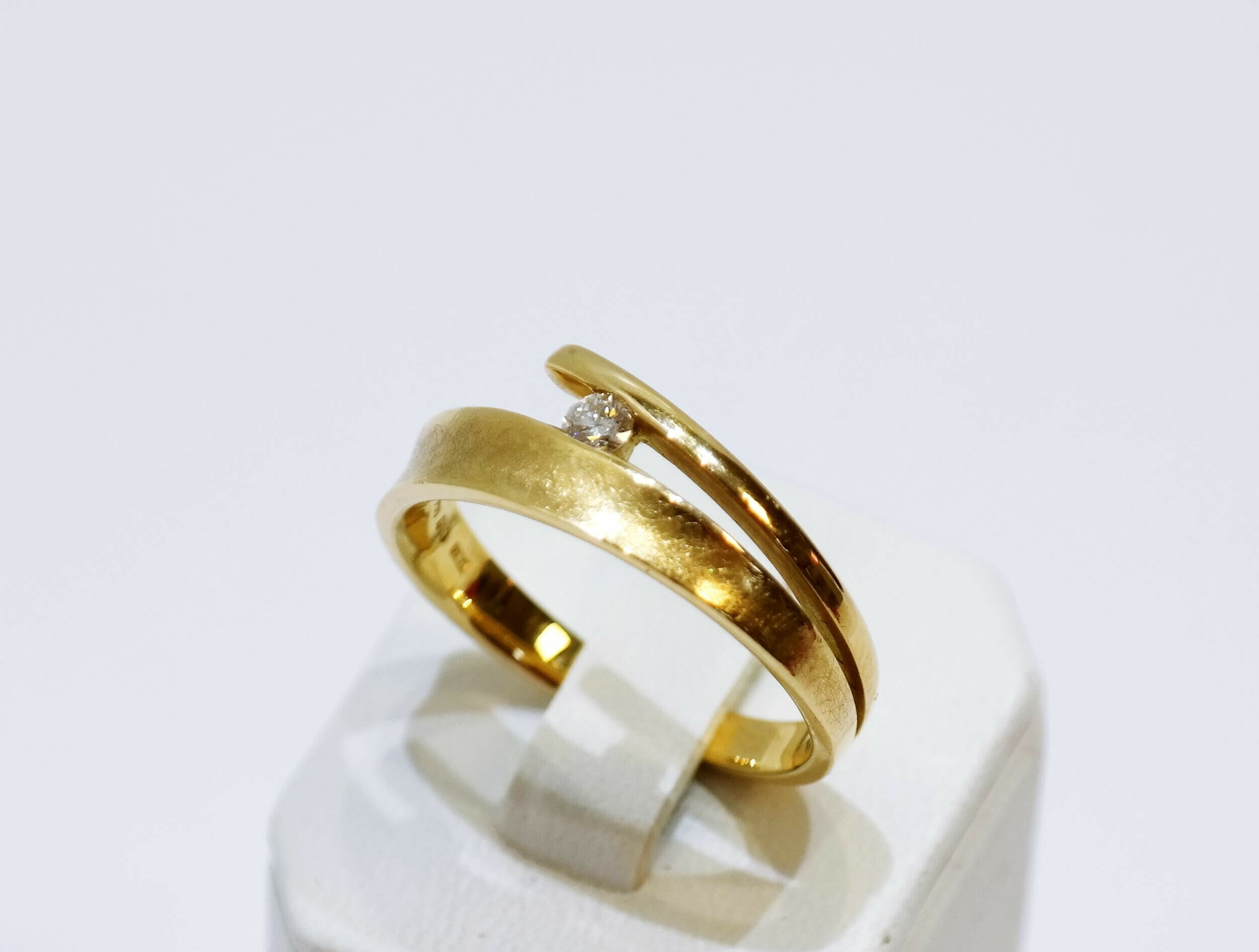 zloty-pierscionek-z-brylantem-r17-pr-750-01ct-wykonczenie-15753-1916310