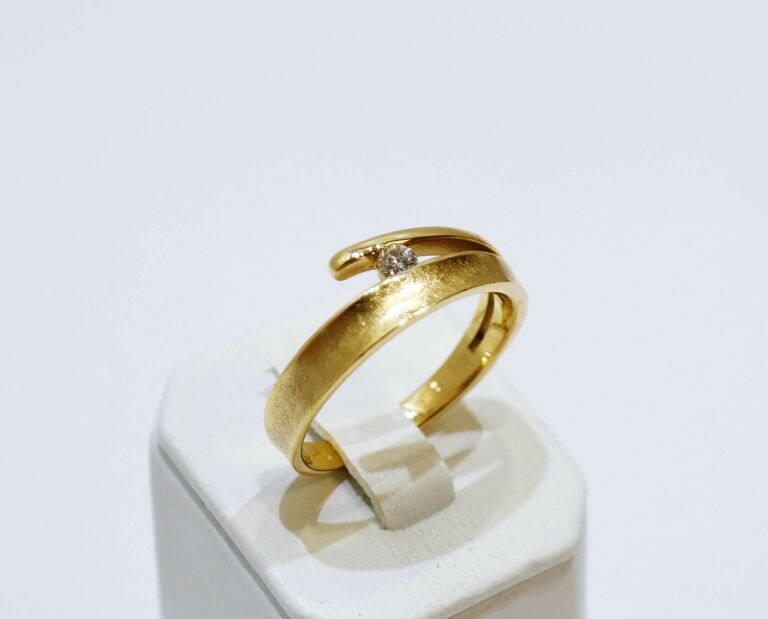 zloty-pierscionek-z-brylantem-r17-pr-750-01ct-motyw-brak