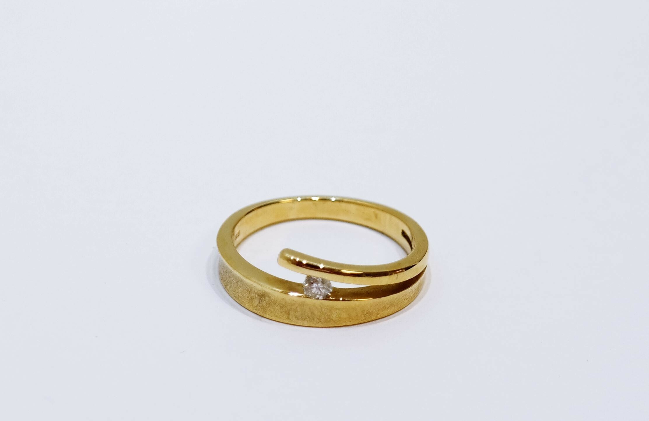 zloty-pierscionek-z-brylantem-r17-pr-750-01ct-stan-powystawowy