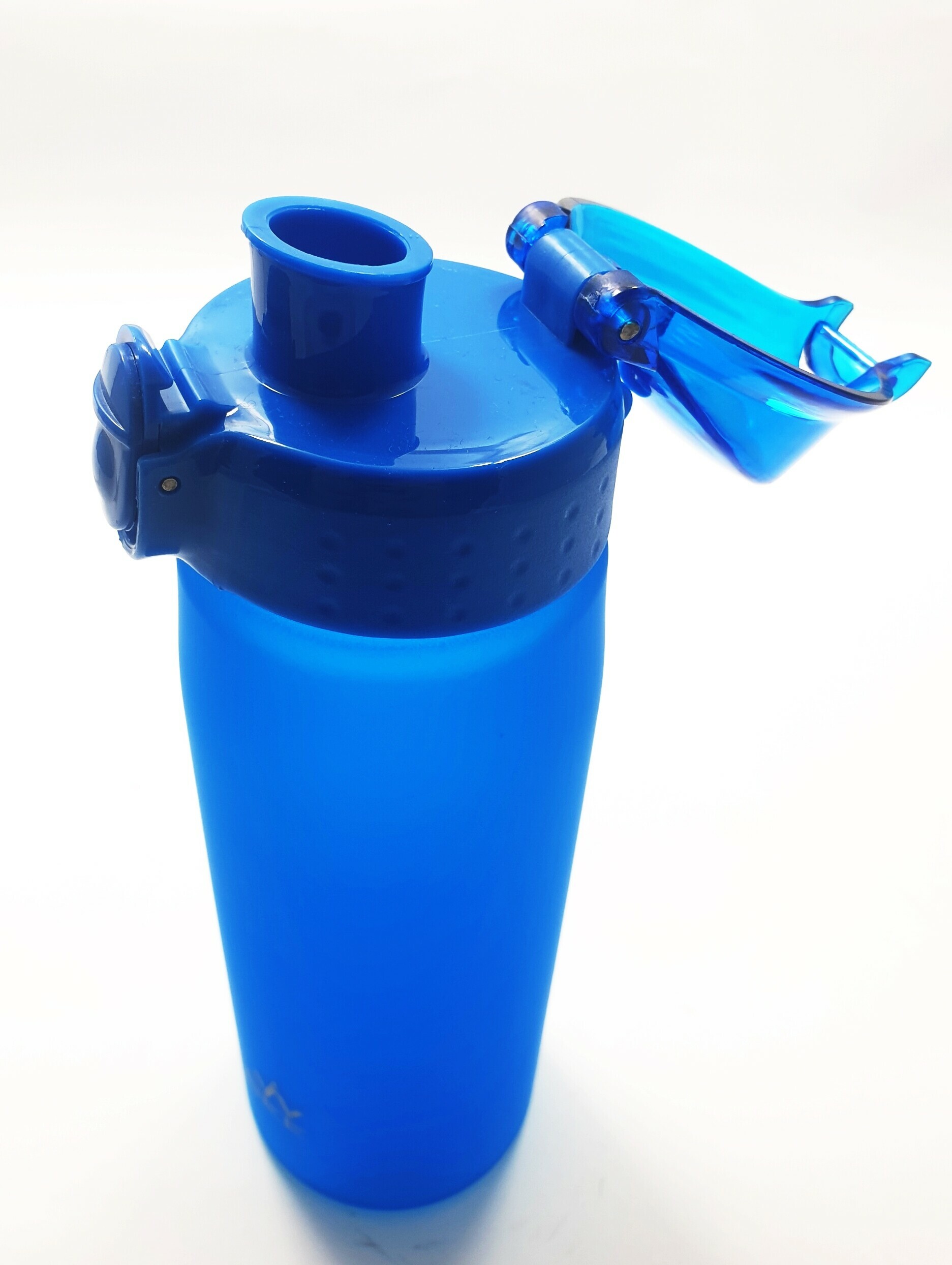 butelka-turystyczna-wanabee-065l-niebieska-model-gourde-tritan