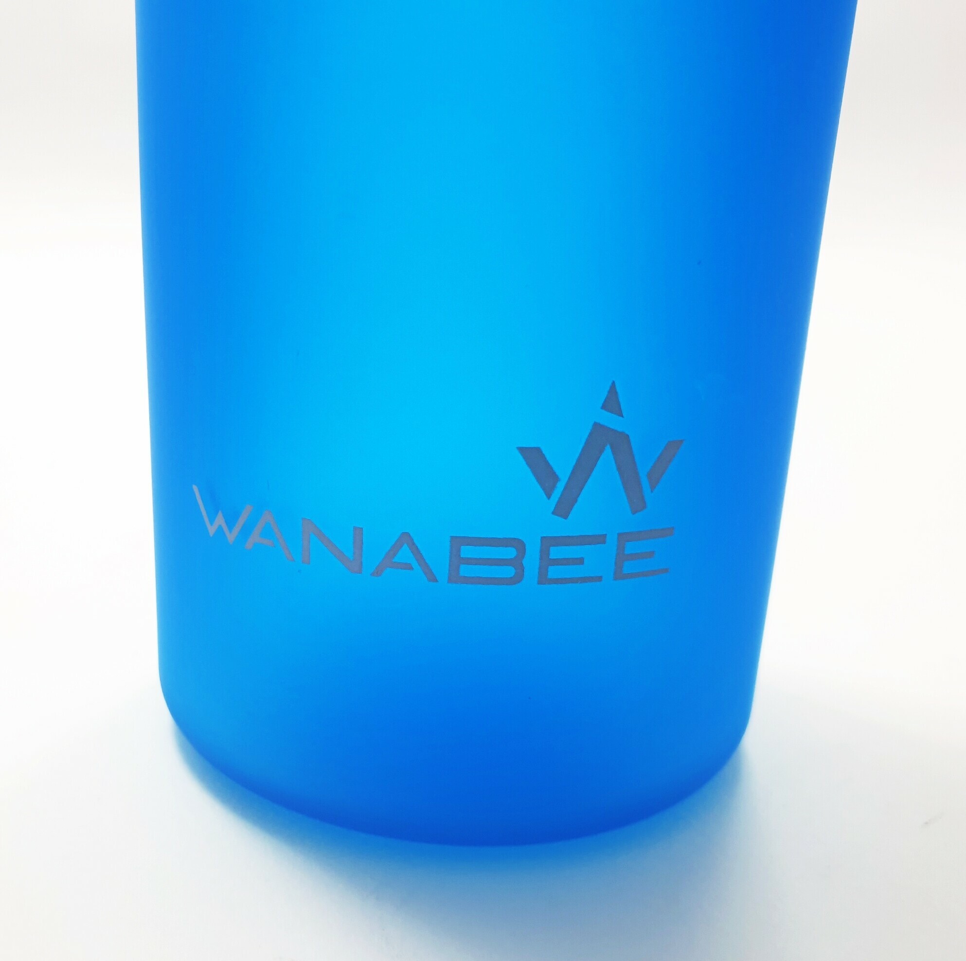 butelka-turystyczna-wanabee-065l-niebieska-stan-powystawowy