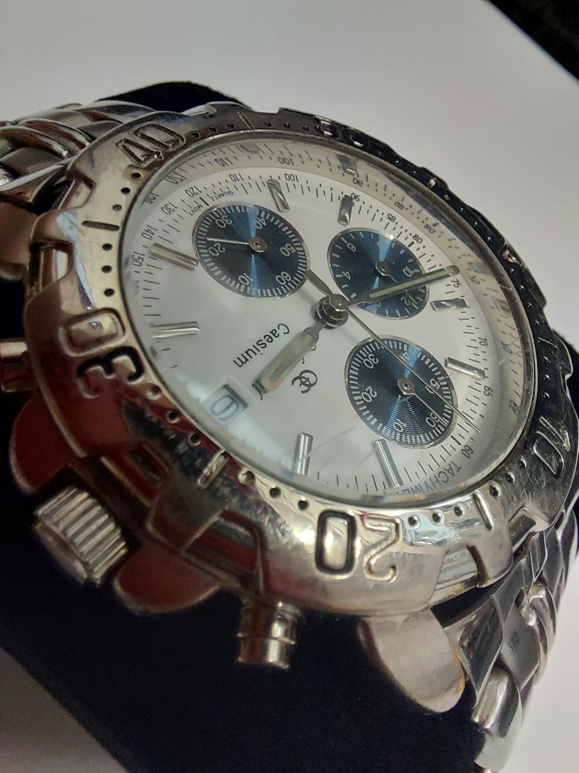 zegrek-oskar-emil-caesium-rodzaj-analogowe