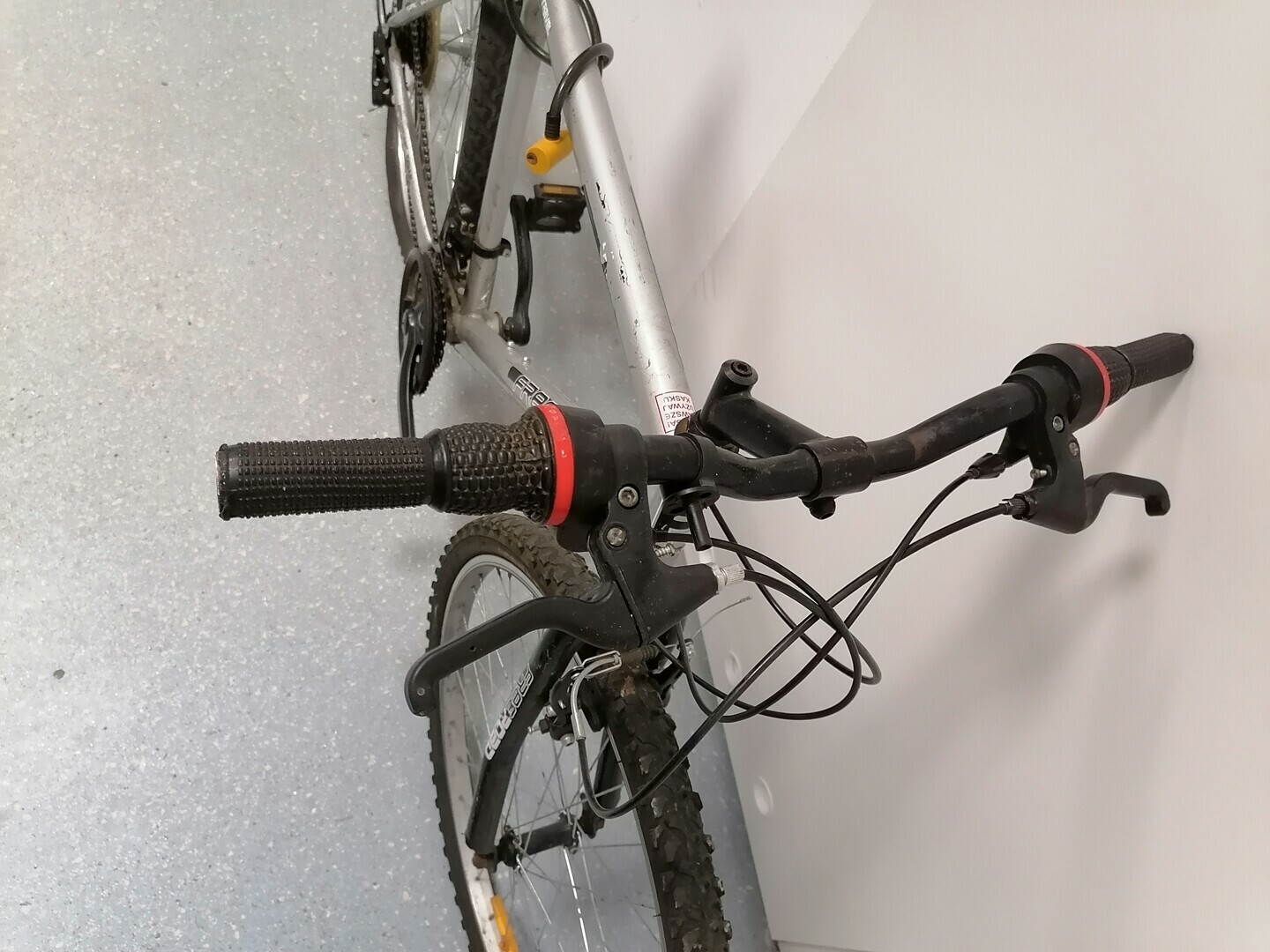 rower-grand-valley-freeroad-kola-26-rozmiar-ramy-brak-informacji