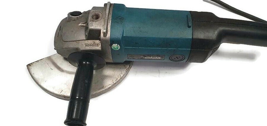 szlifierka-makita-9049s-maksymalna-moc-2100