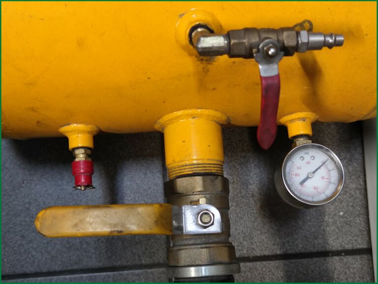 INFLATOR DO UDERZENIOWEGO POMPOWANIA KÓŁ BOMBA