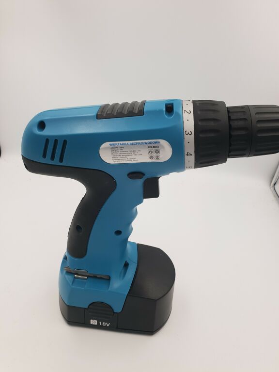 wkretarka-makitta-hx-8072-zasilanie-akumulatorowe