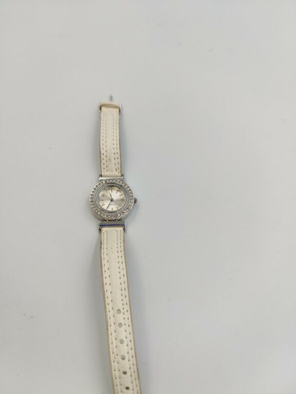 damski-zegarek-quartz-polecamy-stan-uzywany