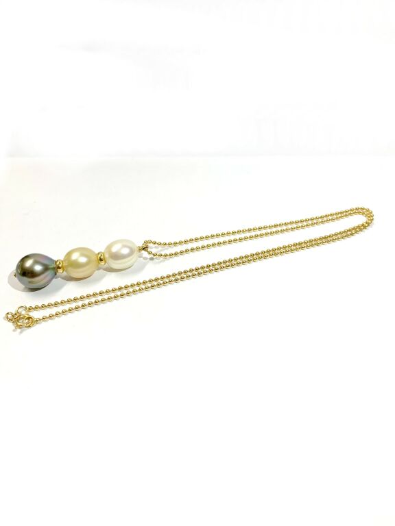 NASZYJNIK  Z  PERŁAMI 750