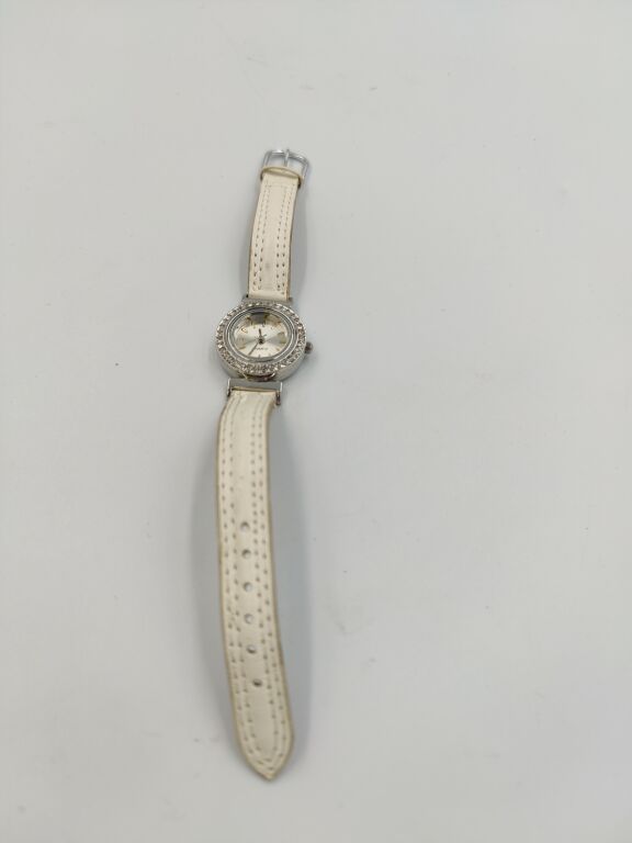 damski-zegarek-quartz-polecamy-rodzaj-analogowe