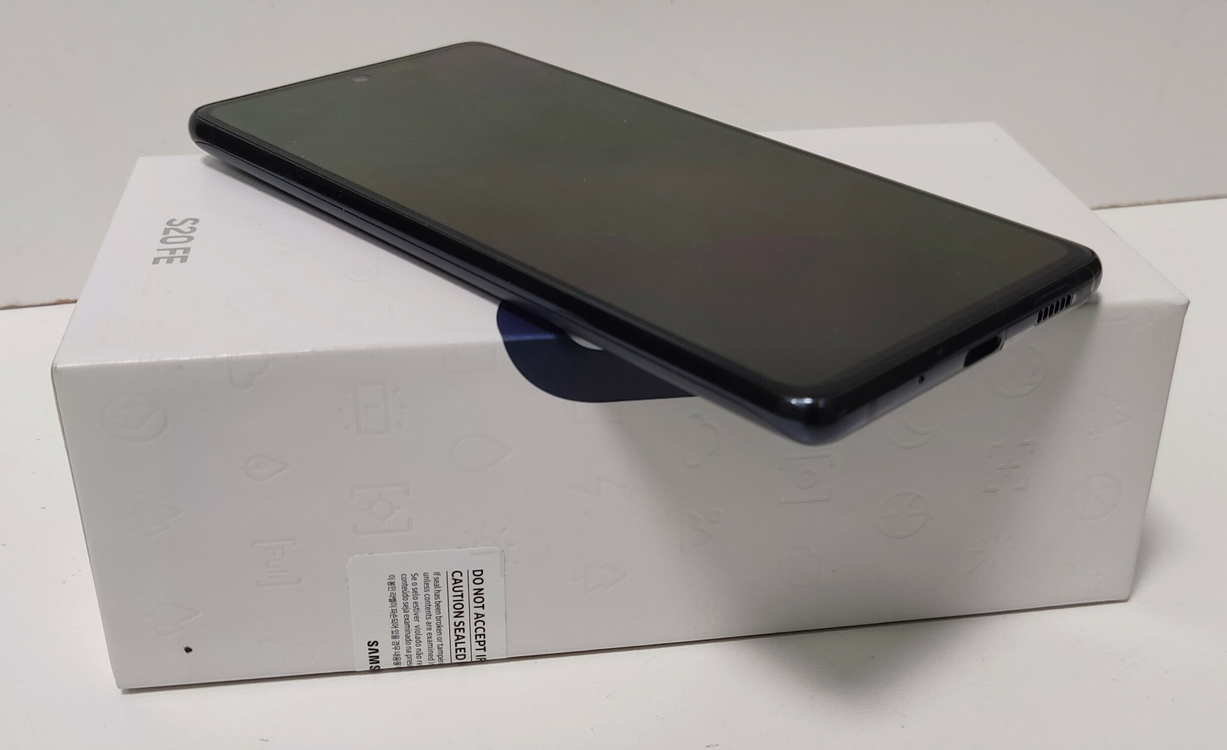 telefon-samsung-s20fe-6128gb-okazja-wbudowana-pamiec-128-gb