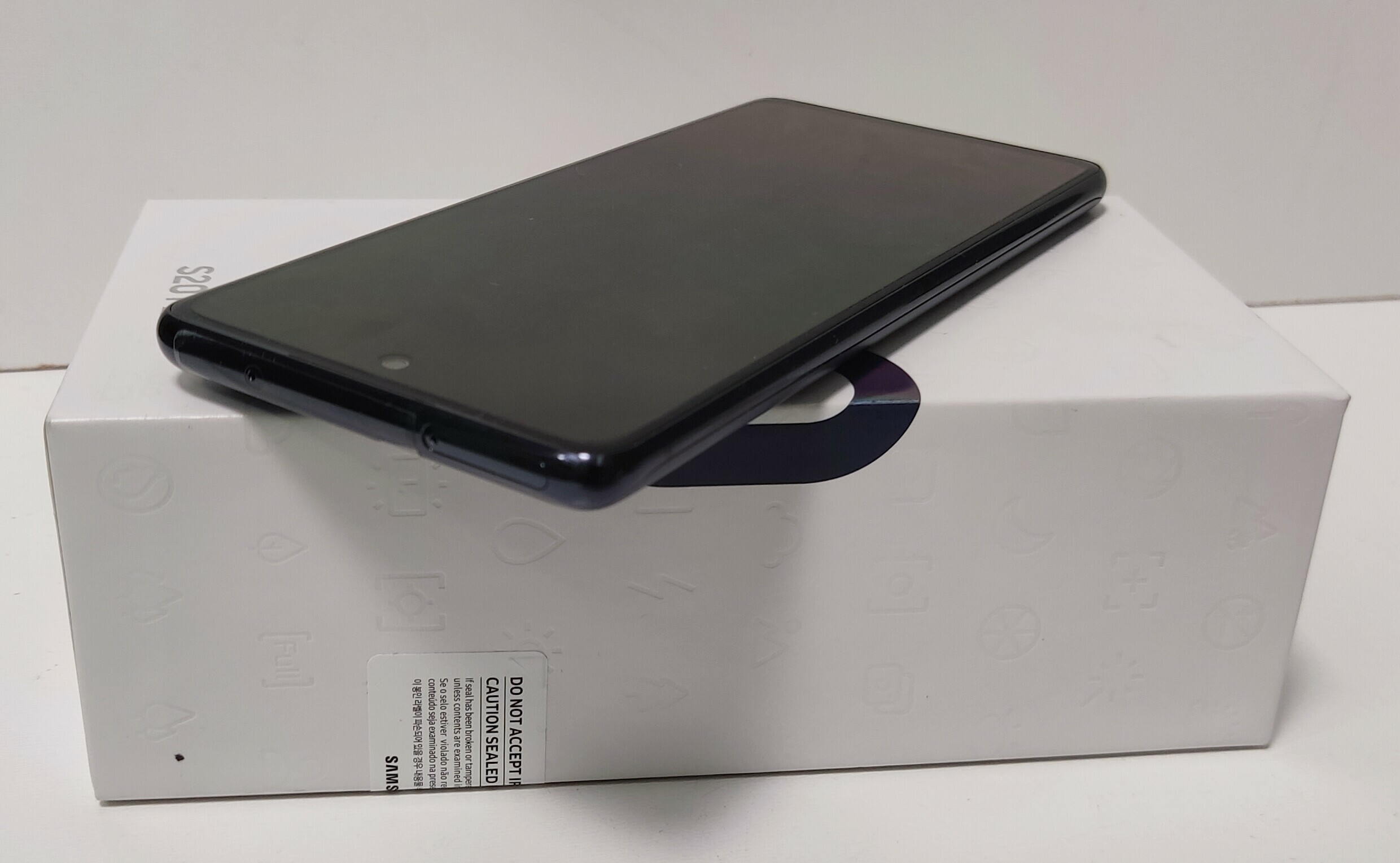 telefon-samsung-s20fe-6128gb-okazja-pamiec-ram-6-gb