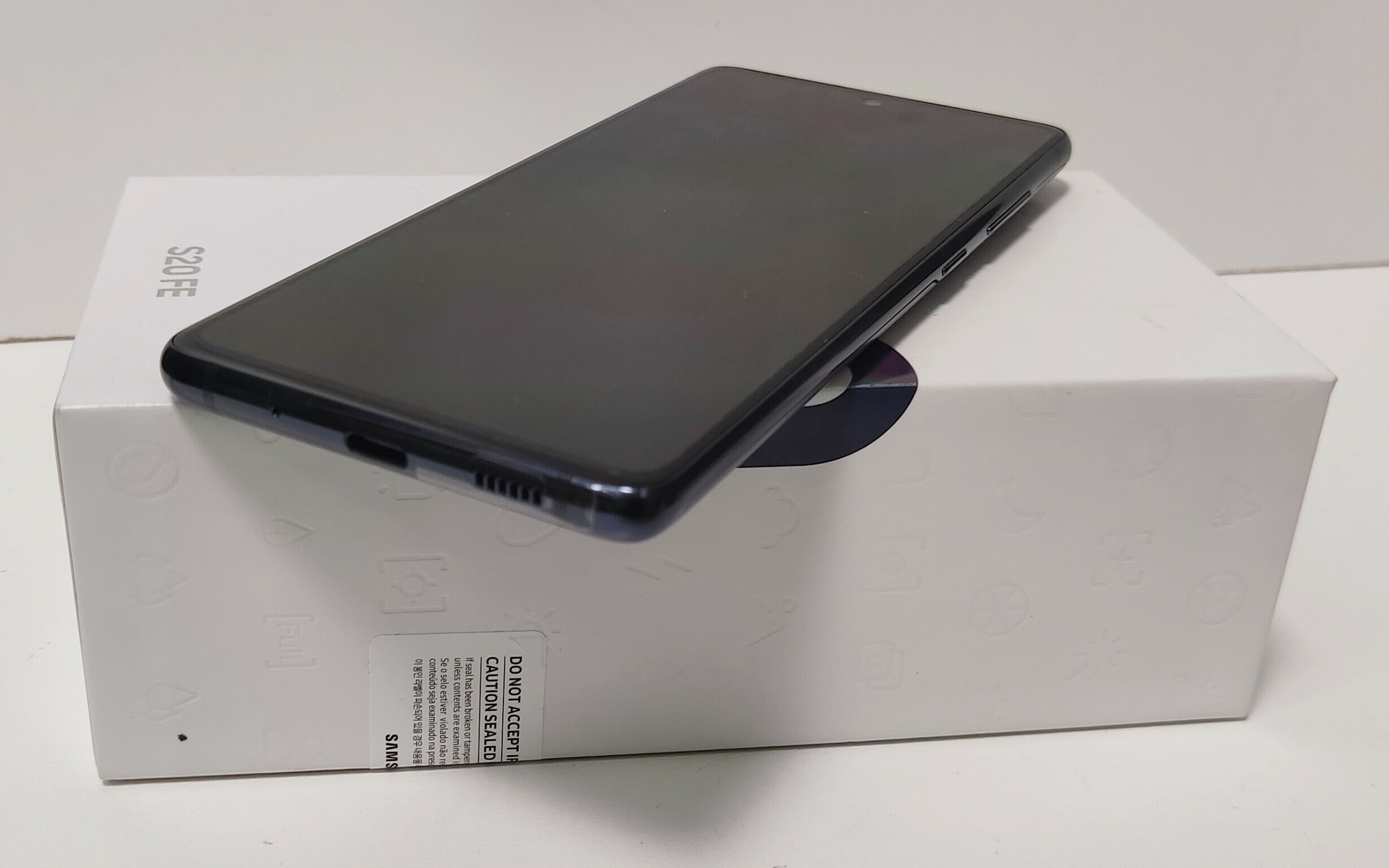 telefon-samsung-s20fe-6128gb-okazja-pojemnosc-akumulatora-4500