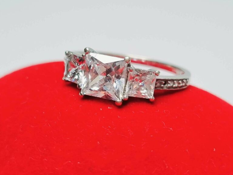 pierscionek-z-bialego-zlota-9ct-marka-226434-1646868