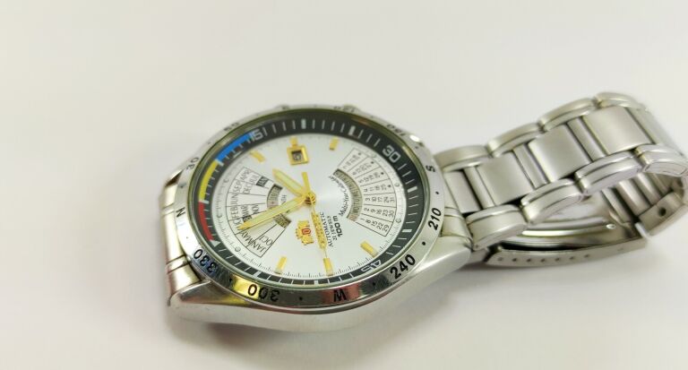 zegarek-orient-eu03-co-ca-automatic-21-jewels-funkcje-datownik