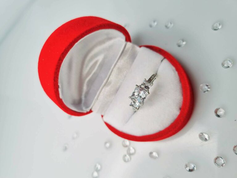 pierscionek-z-bialego-zlota-9ct-stan-11323-2