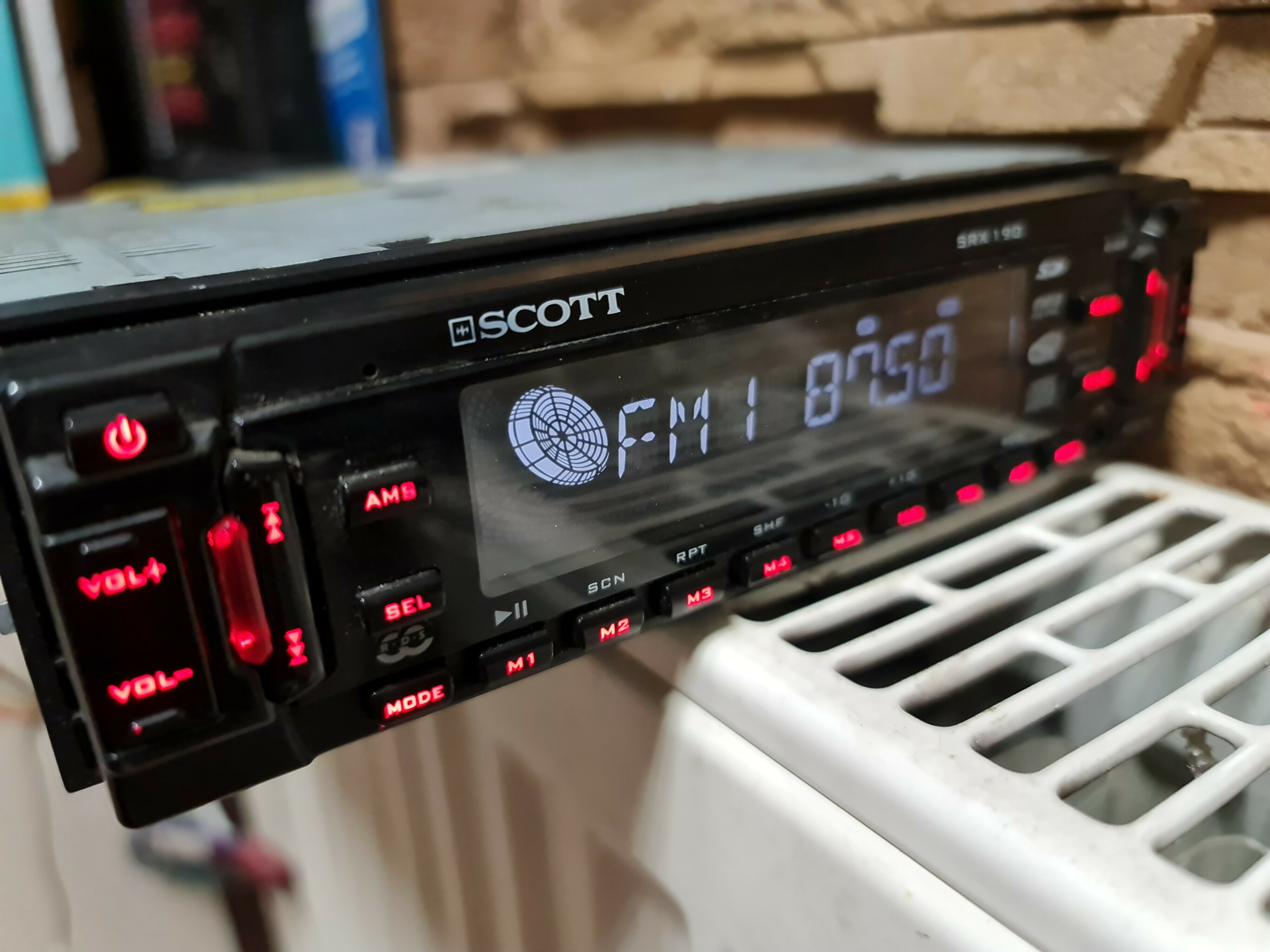 scott-srx-190-usb-aux-radio-samochodowe-rodzaje-odtwarzanych-nosnikow-karta-sd