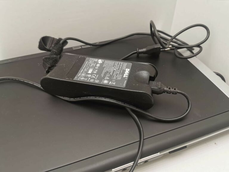 laptop-dell-xps-model-pp28l-uszkodzony-przekatna-ekranu-154