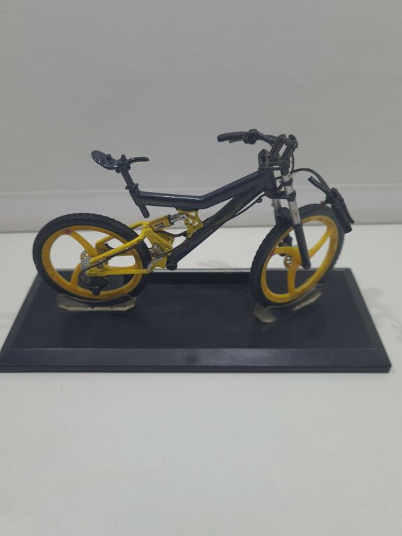 MODEL ROWERU PORSCHE BIKE FS EVOLUTION