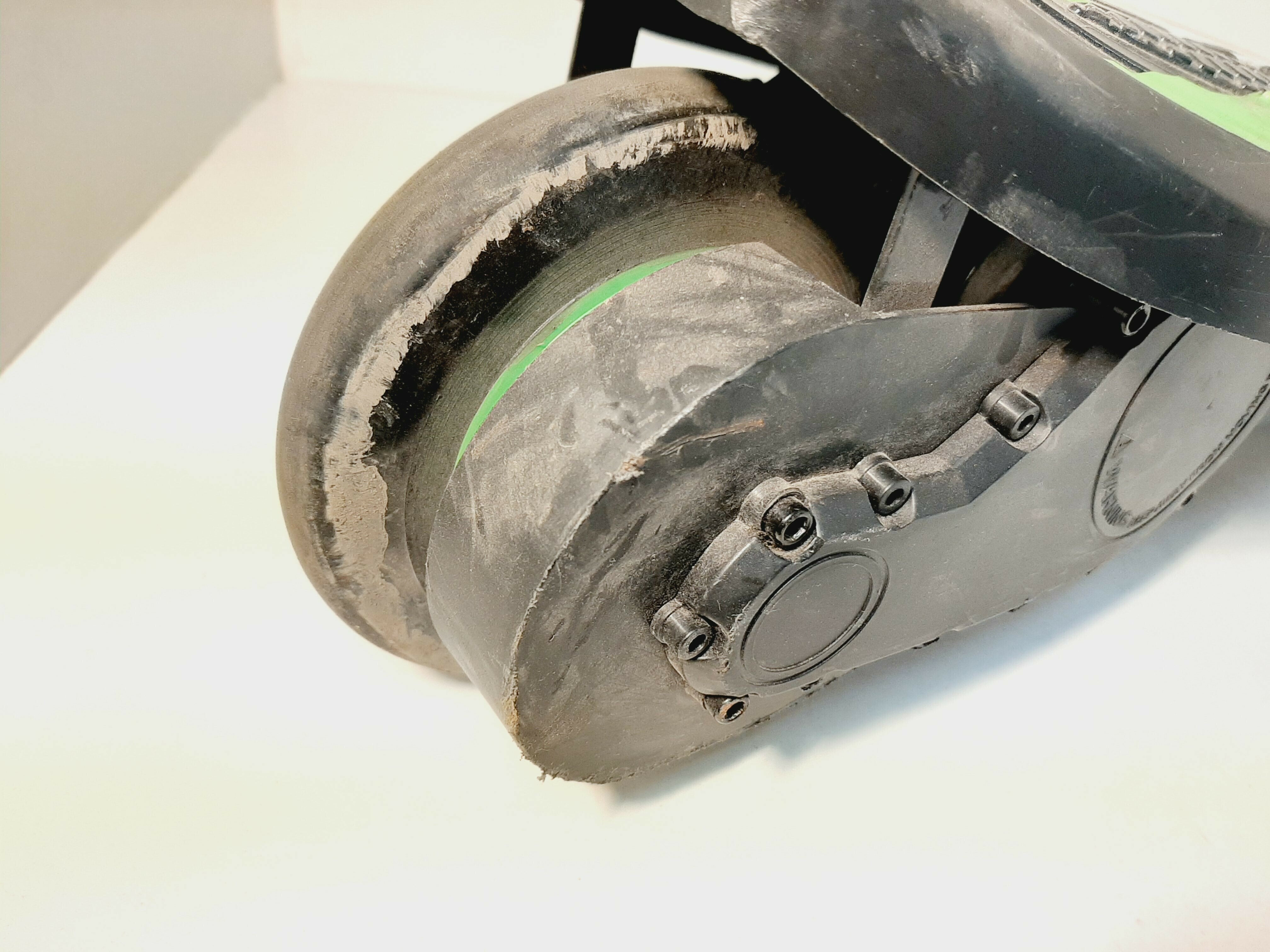 hulajnoga-elektryczna-kawasaki-55-kxfs-kolor-zielony