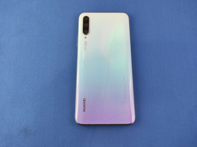 TELEFON HUAWEI P SMART PRO ZBITE PLECY