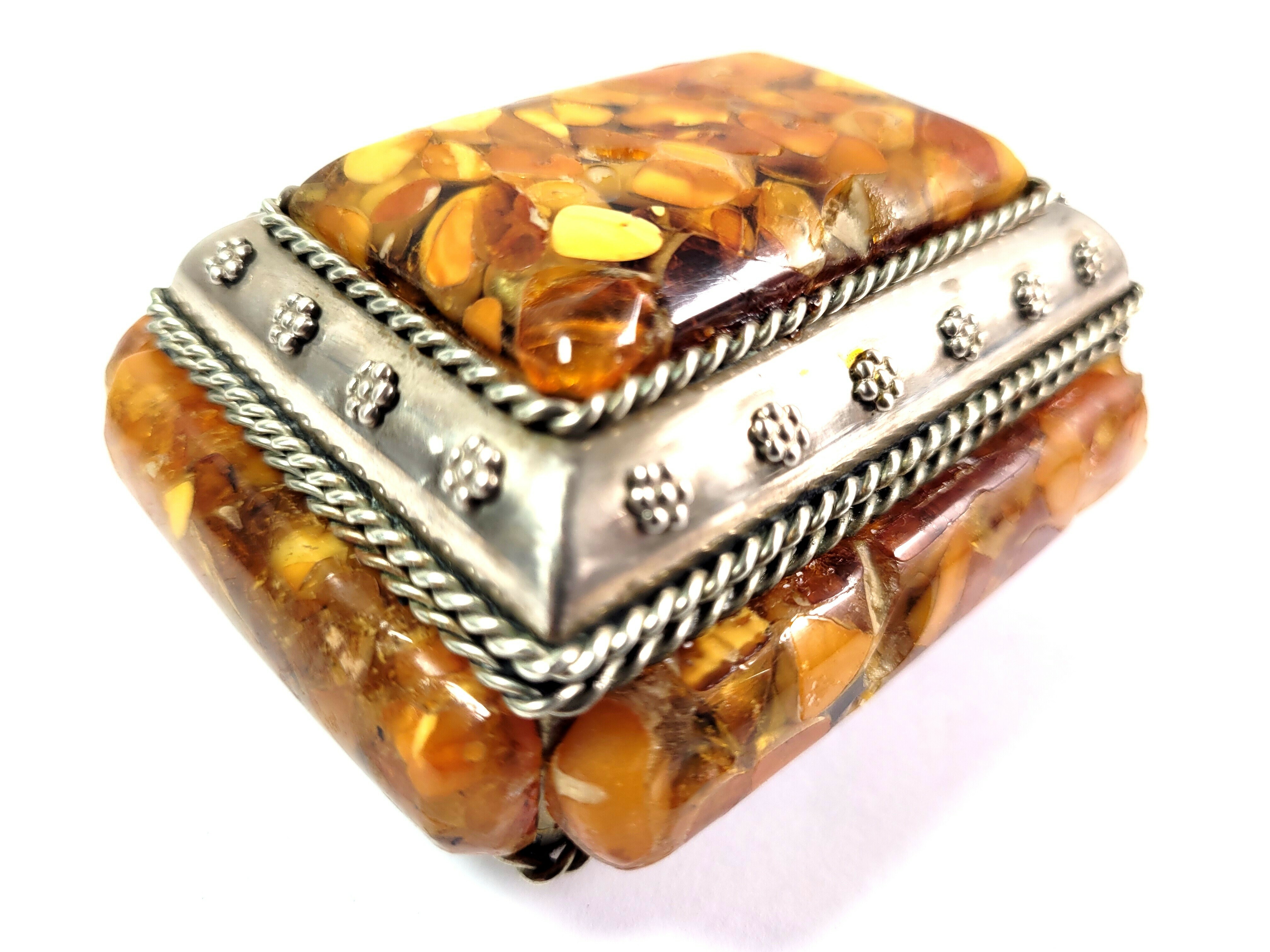 stara-szkatulka-z-bursztynu-zamkowa-19-wegorzewo