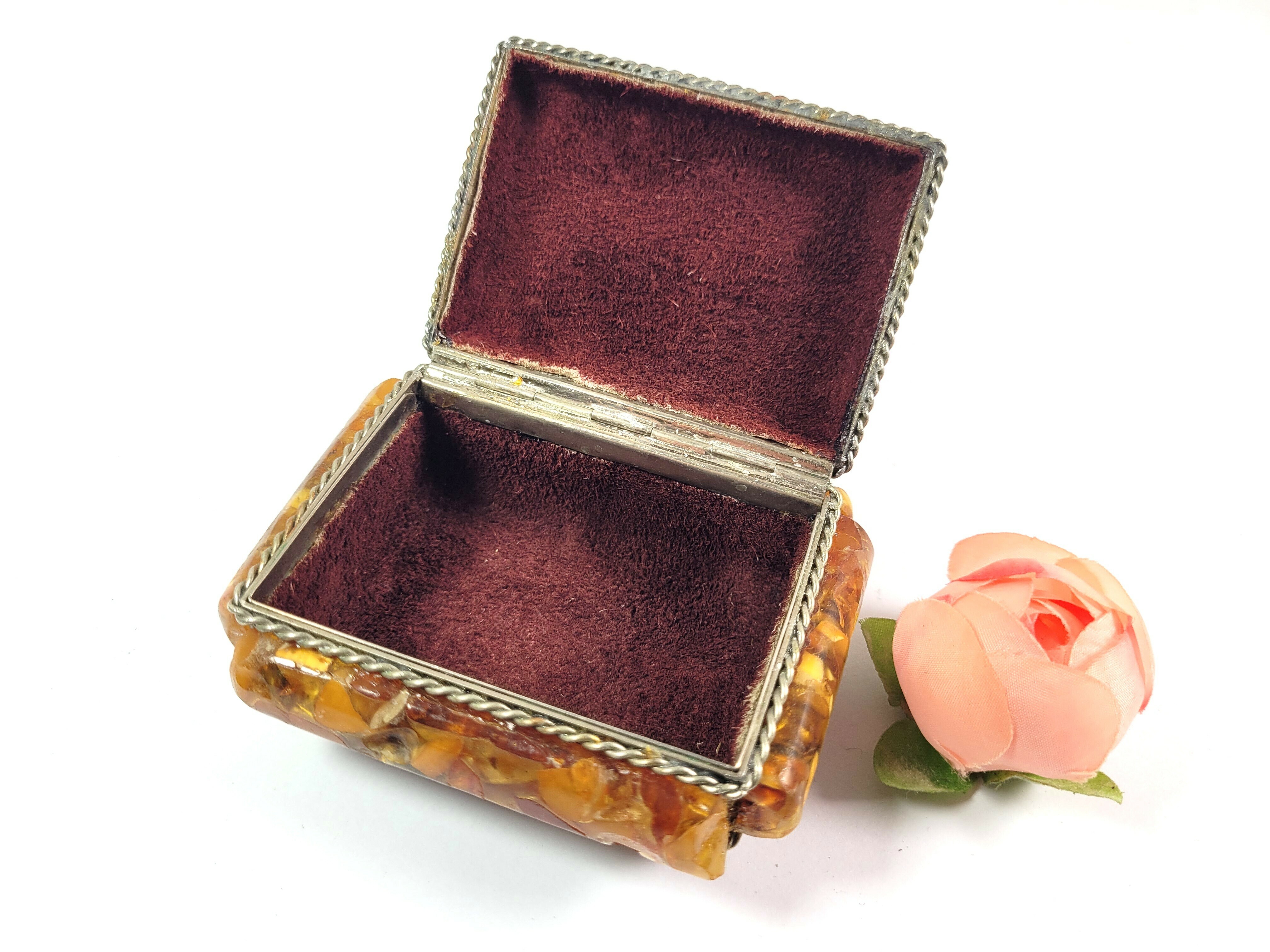 stara-szkatulka-z-bursztynu-ksztalt-inny