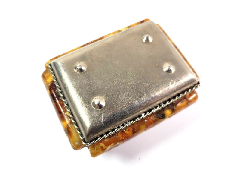 stara-szkatulka-z-bursztynu-stan-uzywany