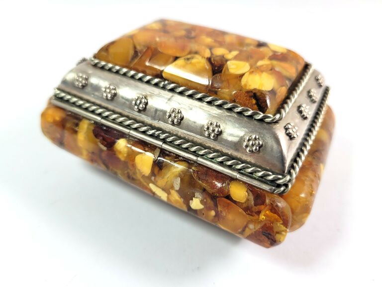 stara-szkatulka-z-bursztynu-zamkowa-19-wegorzewo