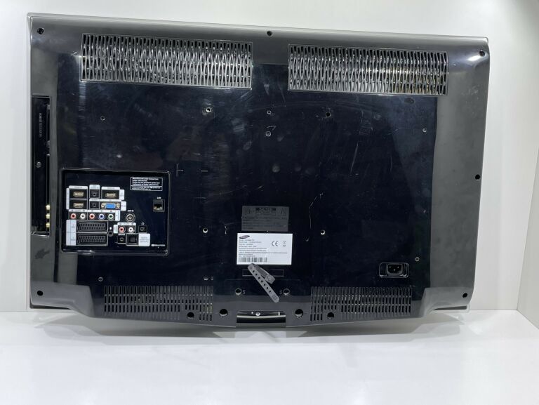 ŚWIETNY TELEWIZOR SAMSUNG 32 LE32B650 PILOT